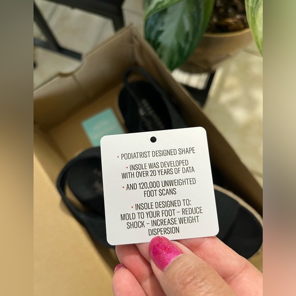 🖤 Black Skecher sandals by Martha Stewart. Size 6. Worn once. EUC. 🖤 - Picture 6 of 6